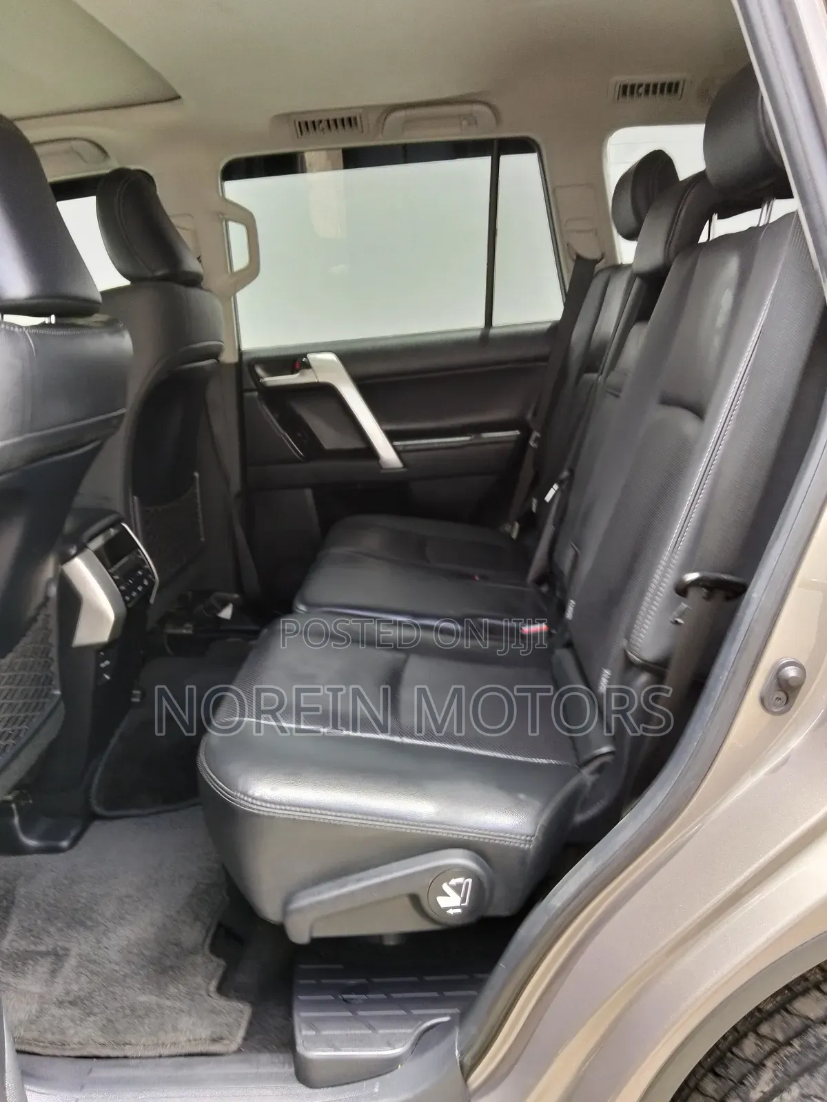 Toyota Land Cruiser Prado 2022 Silver
