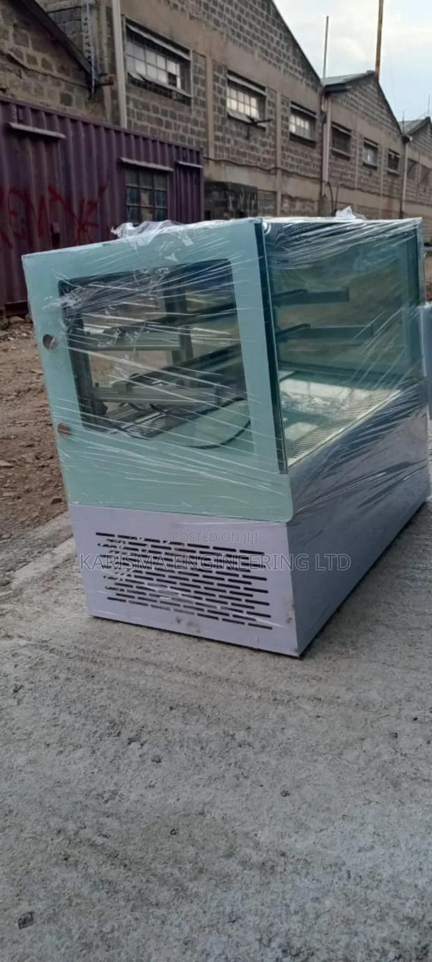 Table Top Cake Display - main view