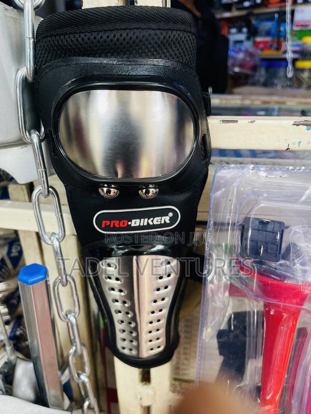 Knee Gaurd Set - main view