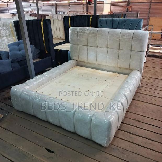 Shiny 5 by 6 Modern Bubble Bed