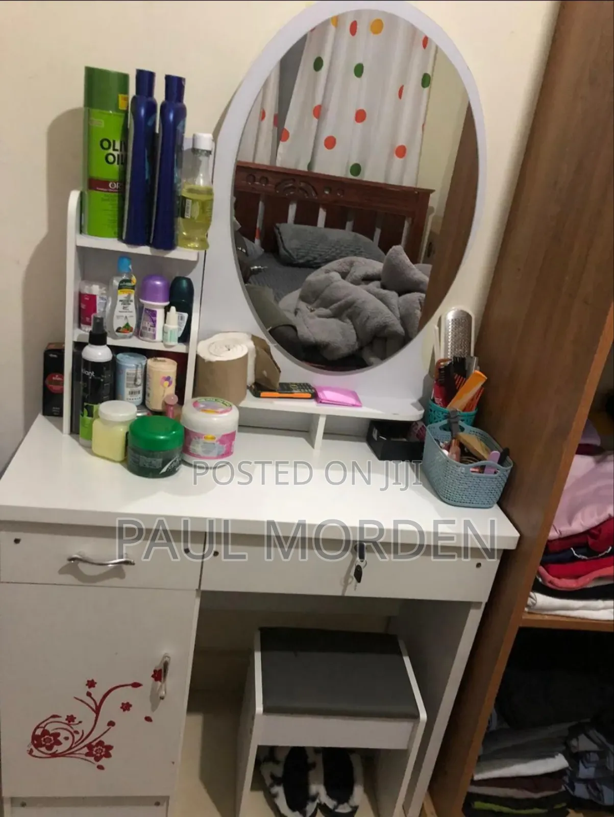 Vanity Table With Stool