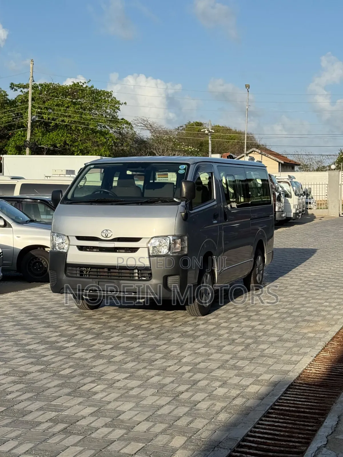 Toyota HiAce 2012 Silver