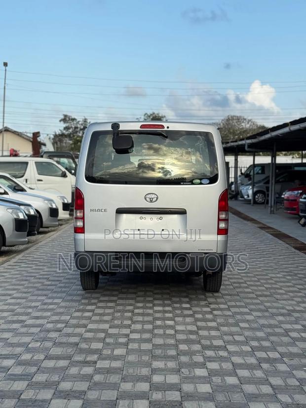 Toyota HiAce 2012 Silver - thumbnail 9