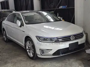 Volkswagen Passat 2018 White