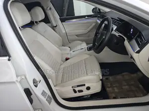 Volkswagen Passat 2018 White