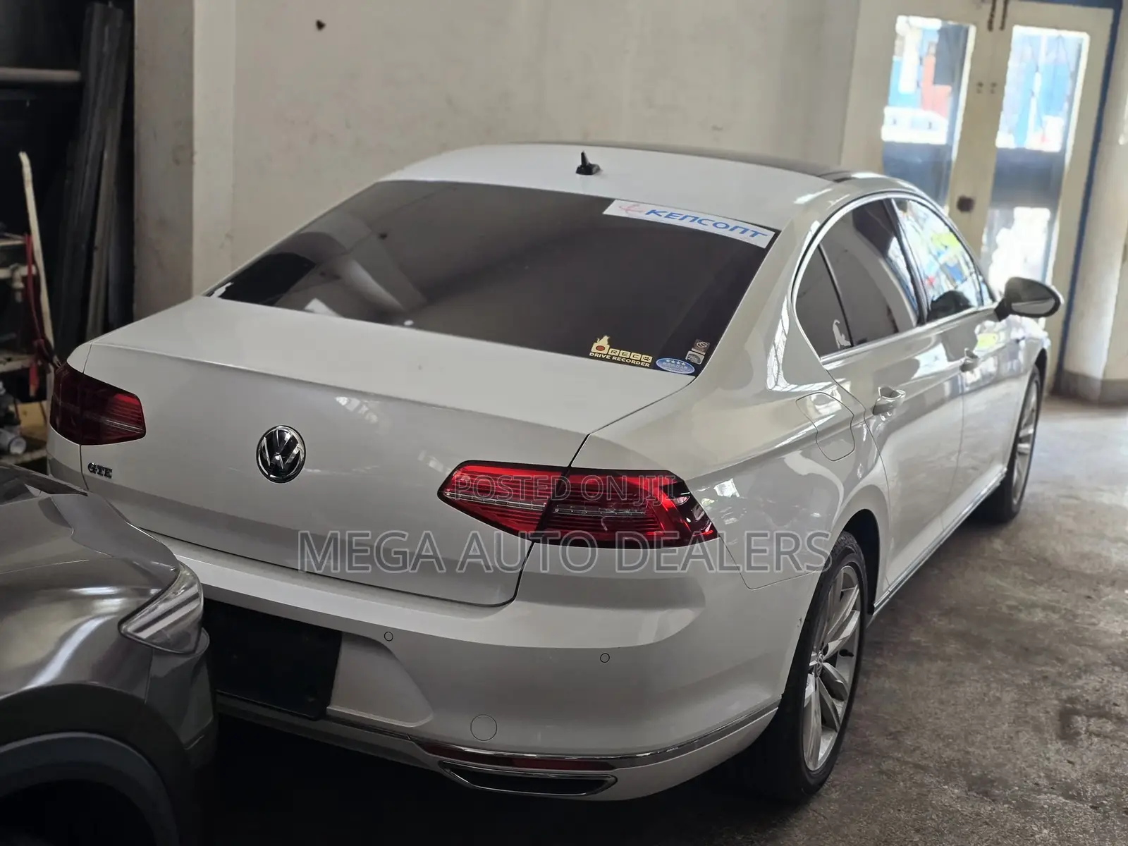Volkswagen Passat 2018 White