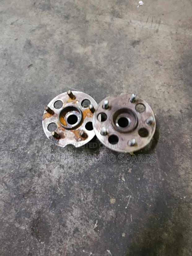 Toyota Voxy 4wd Rear Hub - main view