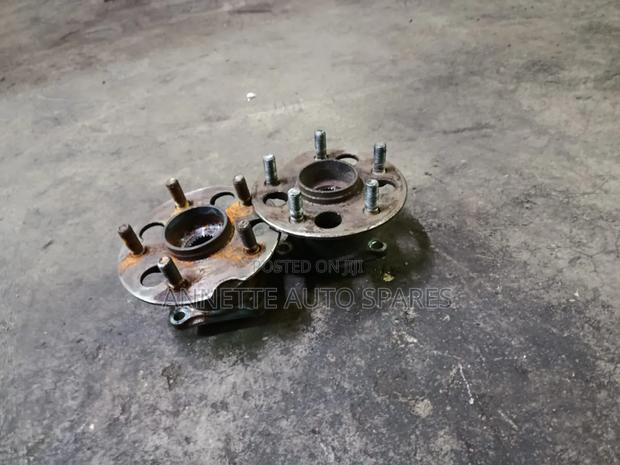 Toyota Voxy 4wd Rear Hub - thumbnail 3