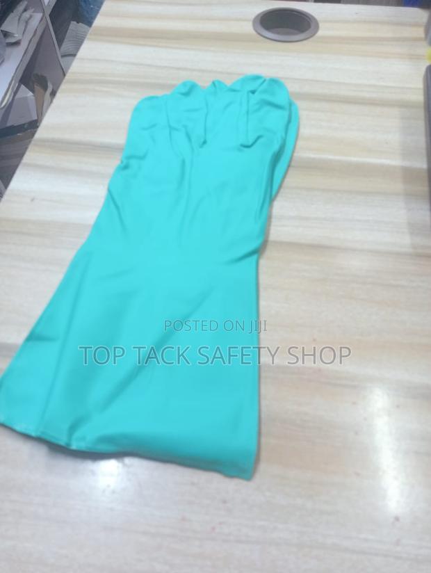 Heavy Duty Nitrile Gloves - thumbnail 3