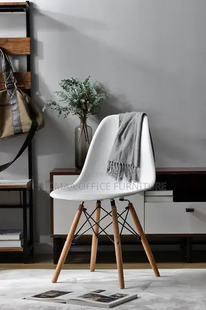 Scandinavian Simplicity With a Cozy Touch Eames Seat
