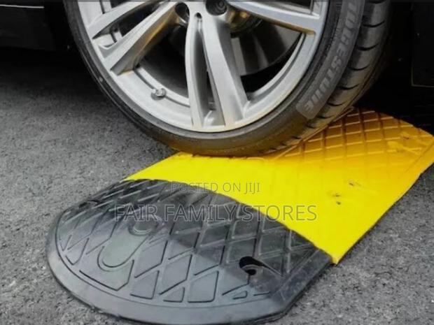 Heavy Duty Speed Bump - thumbnail 3
