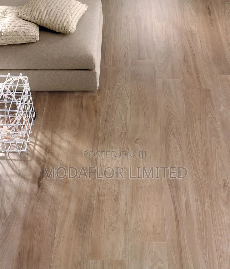 Stylish 8.3mm Laminate Flooring With Underlay – Modern Wood Look