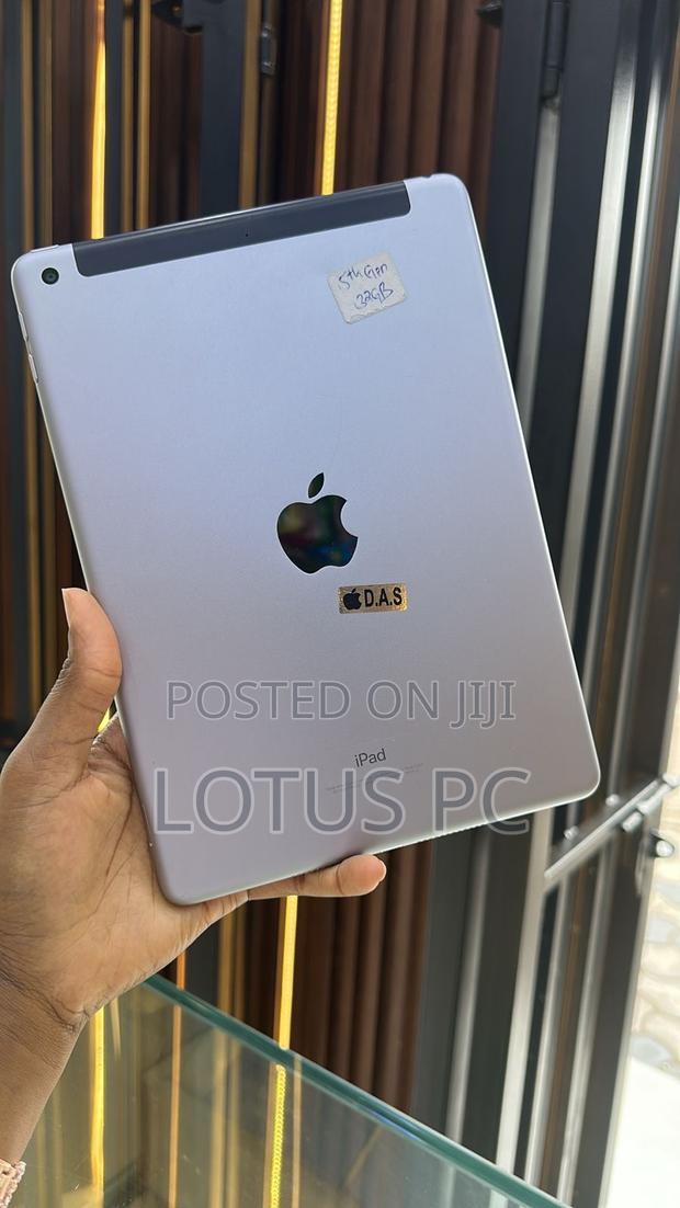 Apple iPad 9.7 32 GB Gray - thumbnail 3