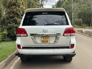 Toyota Land Cruiser 2007 White
