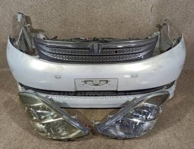 Toyota Isis 2005 Nosecut Non Xenon