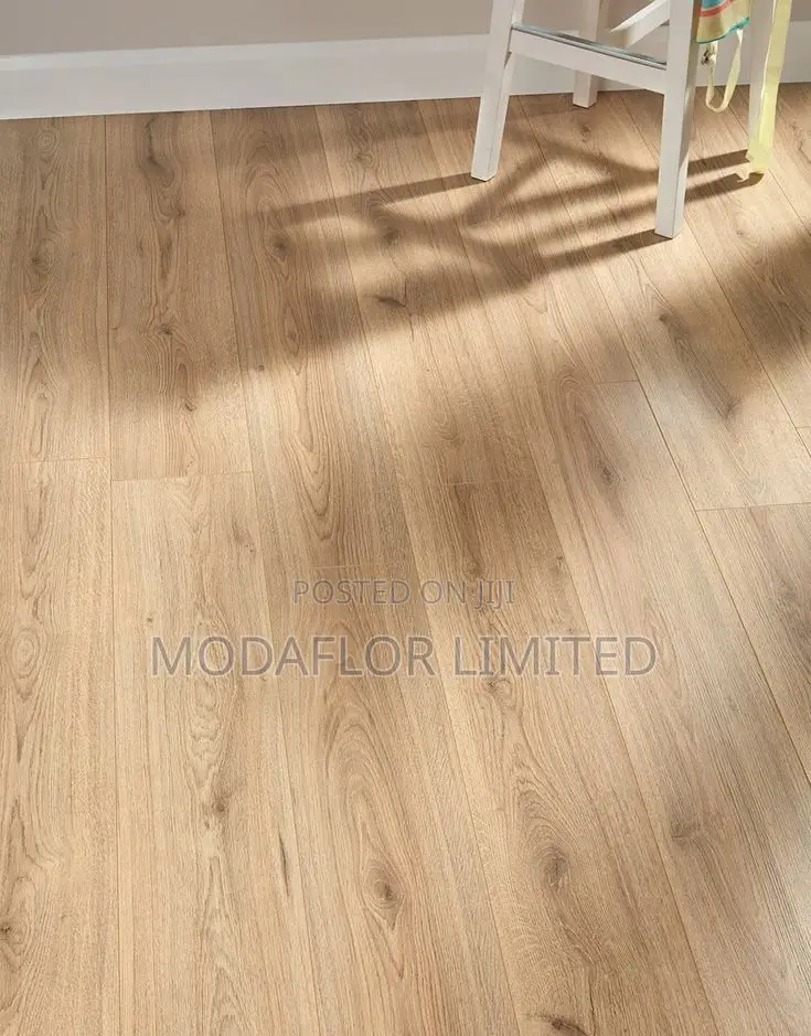 Wooden Effect Laminate Floor Boards – 8.3mm With Underlay