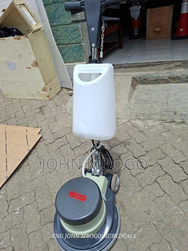 Commercial Floor Scrubber Machine - thumbnail 4