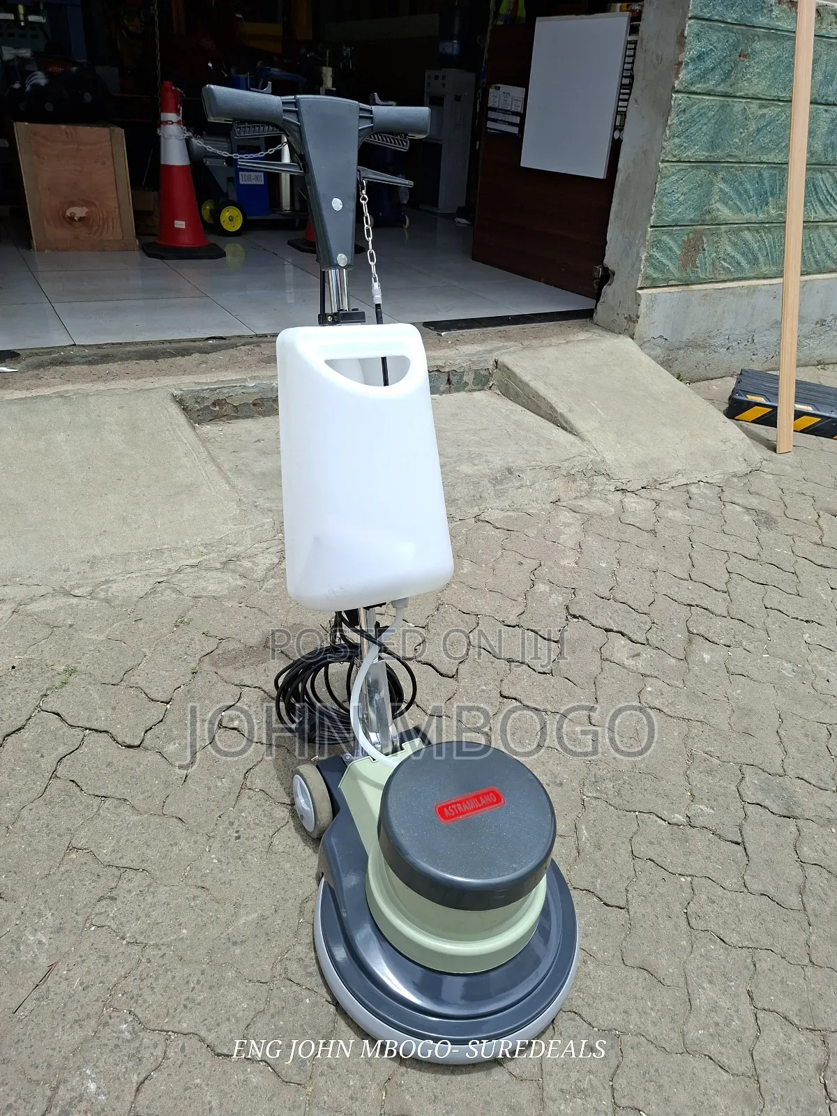 Am-005 Astramilano Floor Scrubber .