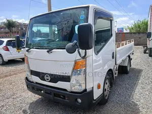 Double Wheel Nissan Atlas