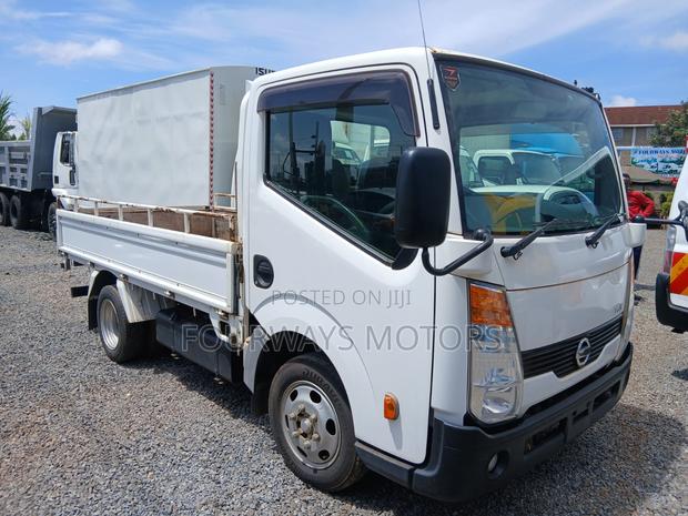 Double Wheel Nissan Atlas - thumbnail 2