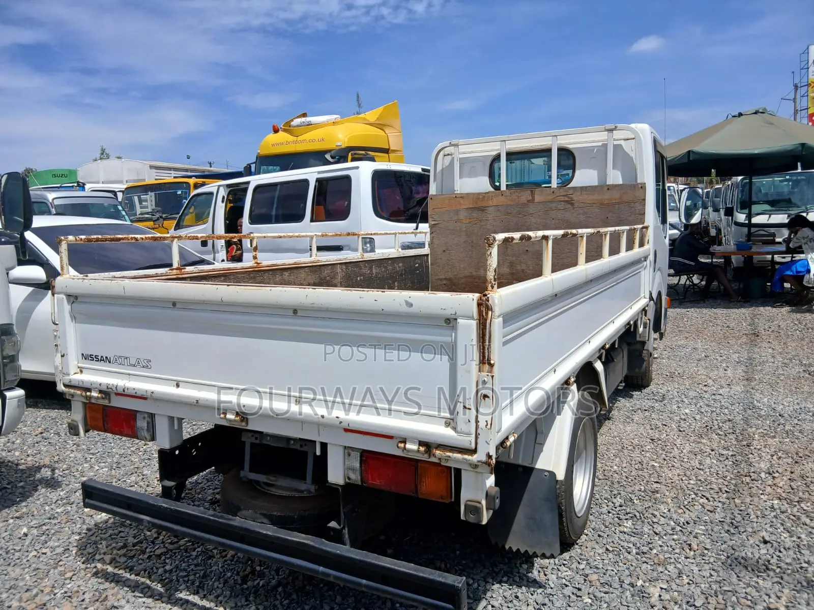 Double Wheel Nissan Atlas