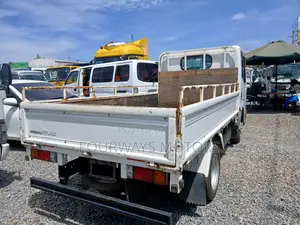 Double Wheel Nissan Atlas