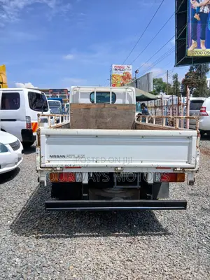 Double Wheel Nissan Atlas