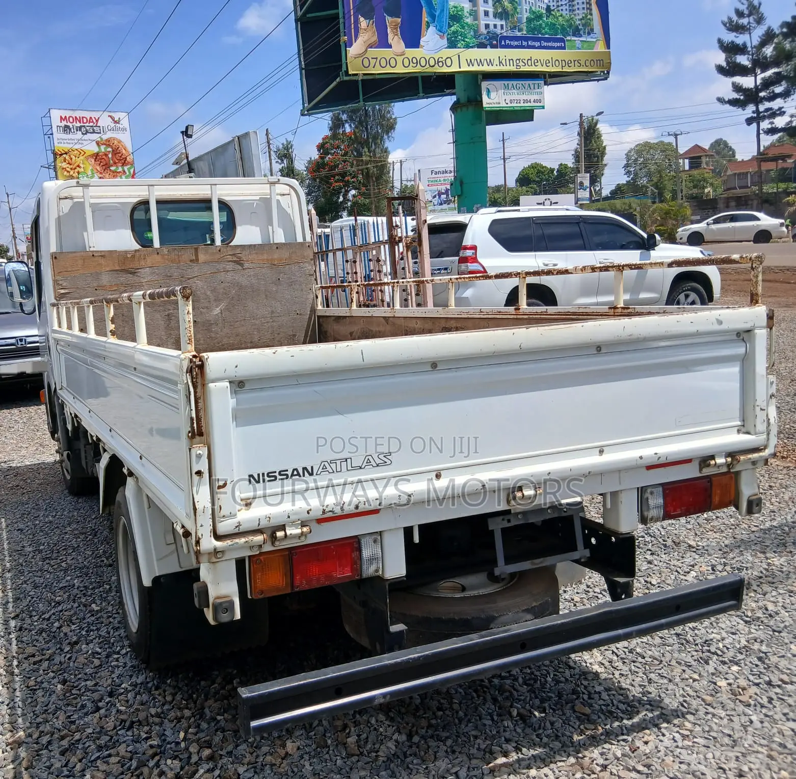 Double Wheel Nissan Atlas