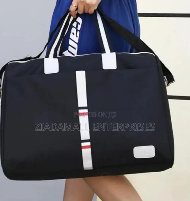 Effortless Elegance on the Go Duffle Bag - thumbnail 3