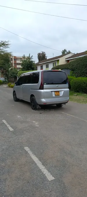 Nissan Serena 2010 Silver