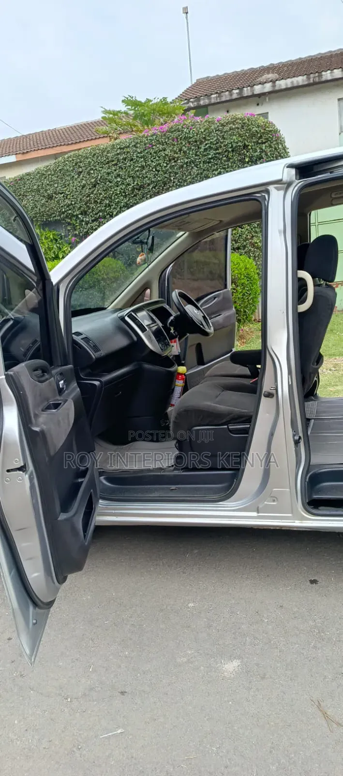 Nissan Serena 2010 Silver