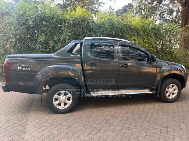 Isuzu D-MAX 2021 Gray - thumbnail 2