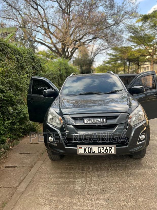 Isuzu D-MAX 2021 Gray - main view