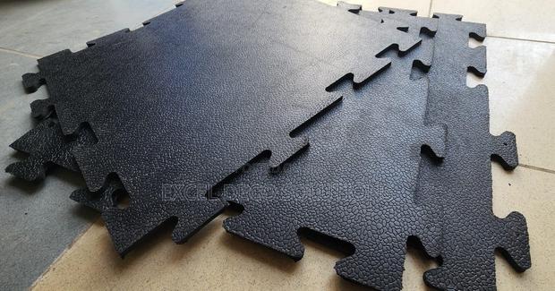 Interlocking Gym Mats – 50×50cm (15mm Thick) Shock Absorbing Tiles