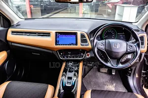 Honda Vezel 2019 Maroon
