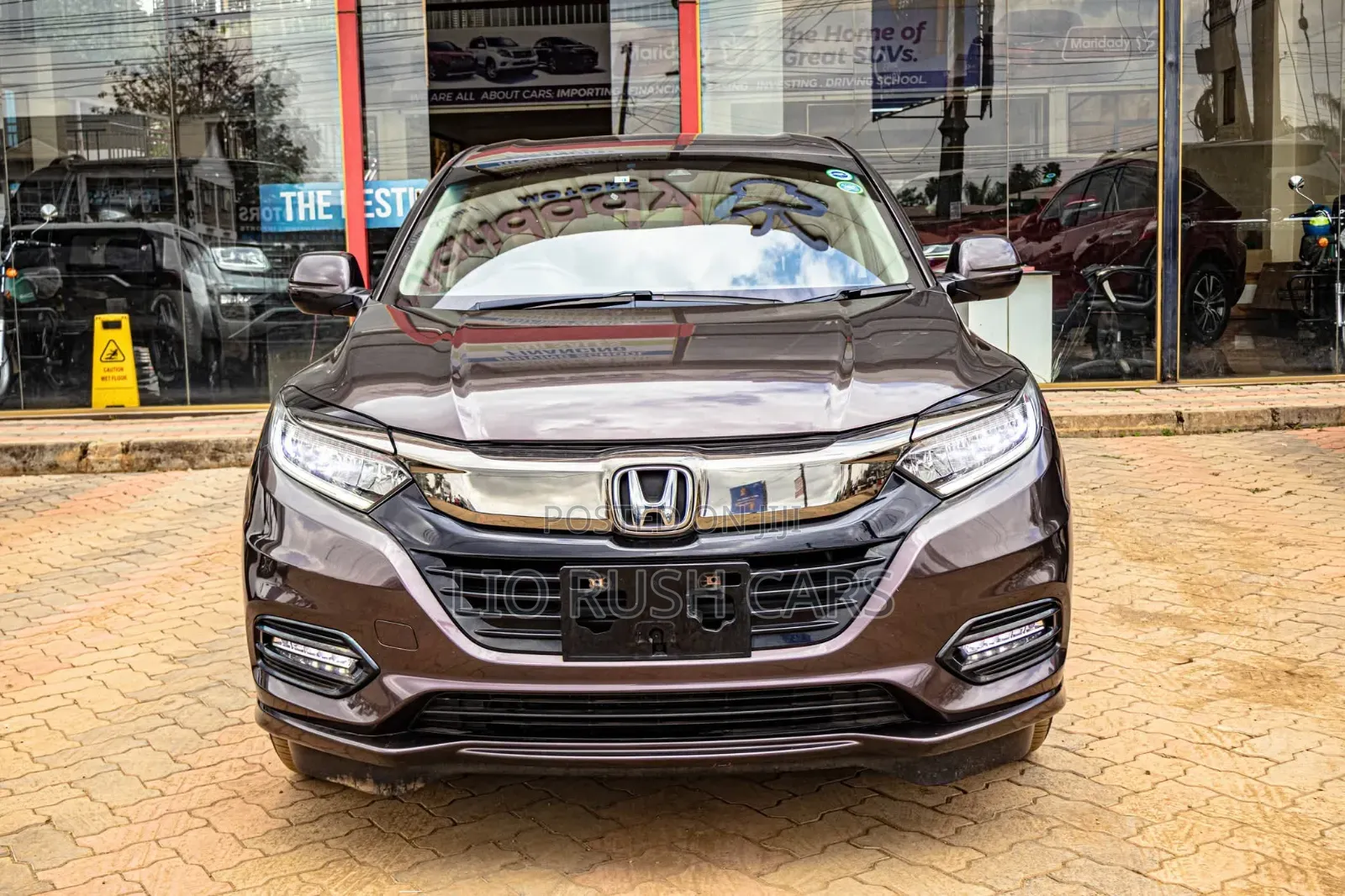Honda Vezel 2019 Maroon