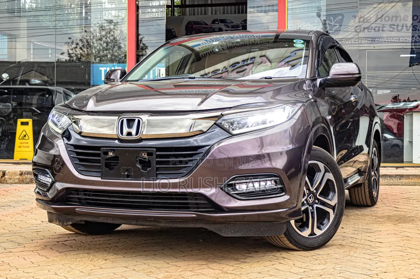 Honda Vezel 2019 Maroon