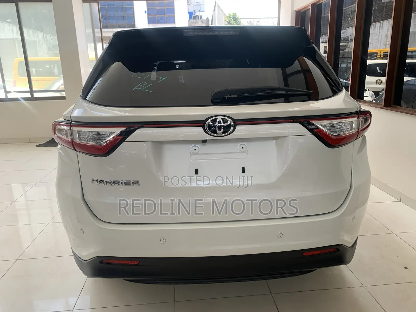 Toyota Harrier 2.0 2018 Off white