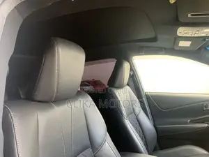 Toyota Harrier 2.0 2018 Off white