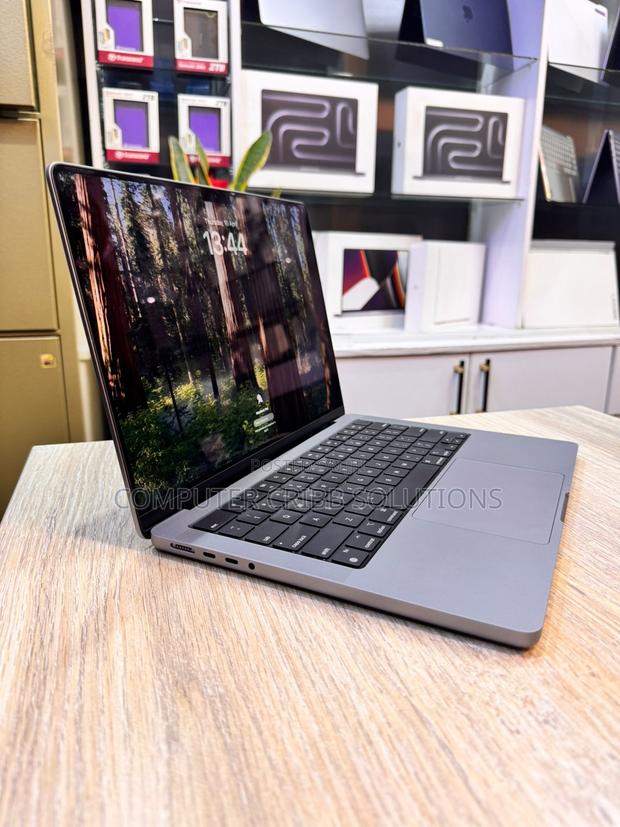 Laptop Apple MacBook Pro 2023 M2 Pro 14-Inch 16GB Apple M2 SSD 1T
