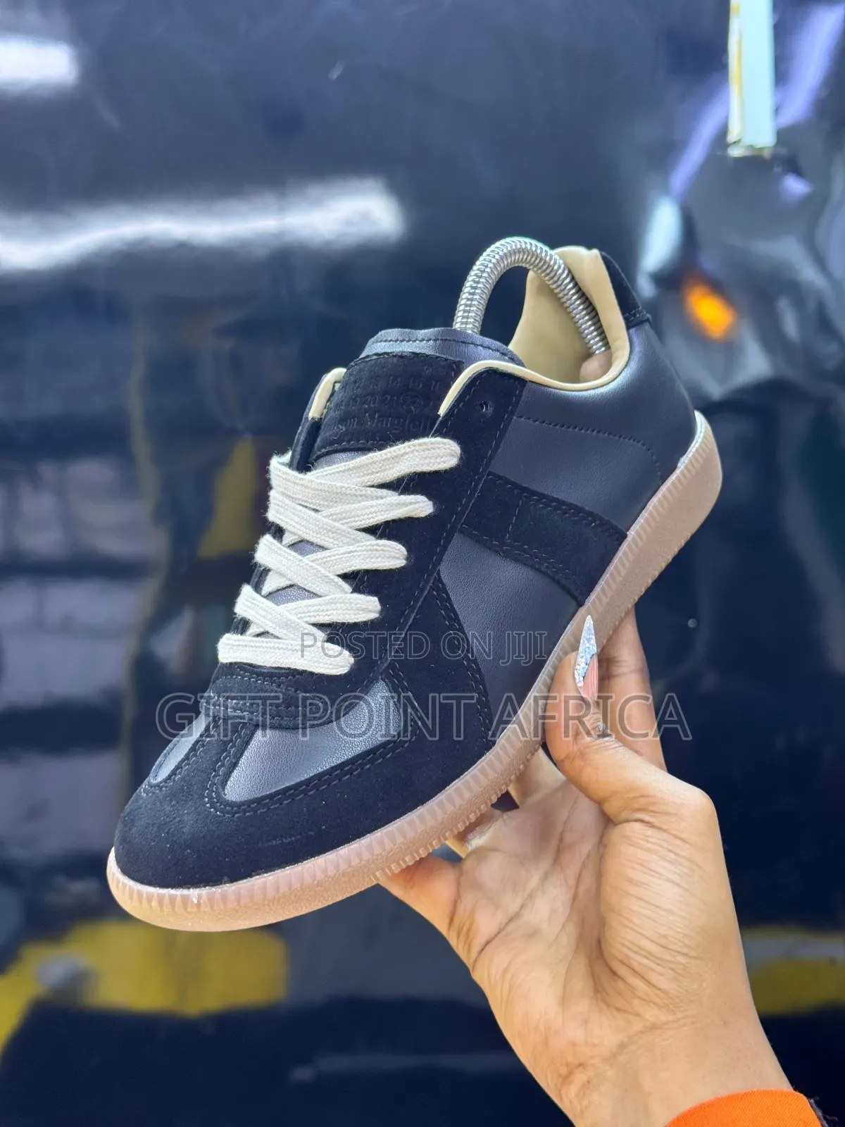 Maison Margiela Replica 
“ Black Gum ”
