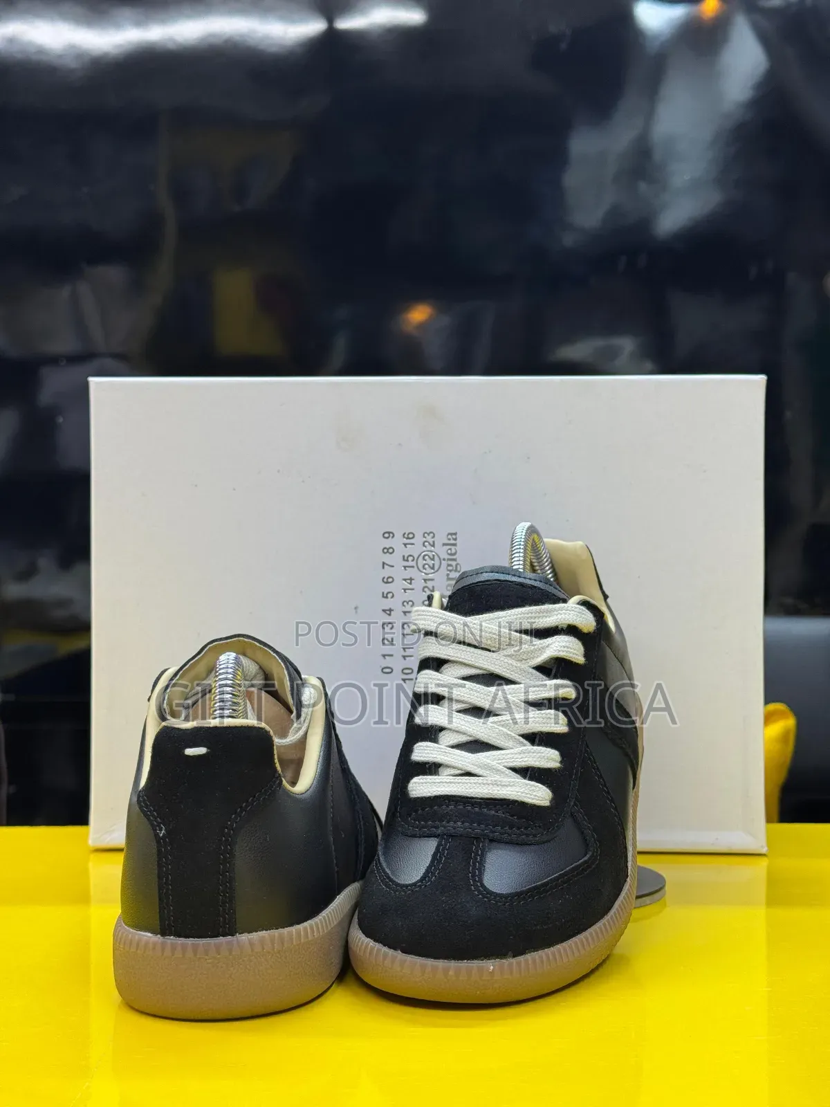 Maison Margiela Replica 
“ Black Gum ”