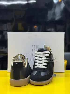 Maison Margiela Replica 
“ Black Gum ”