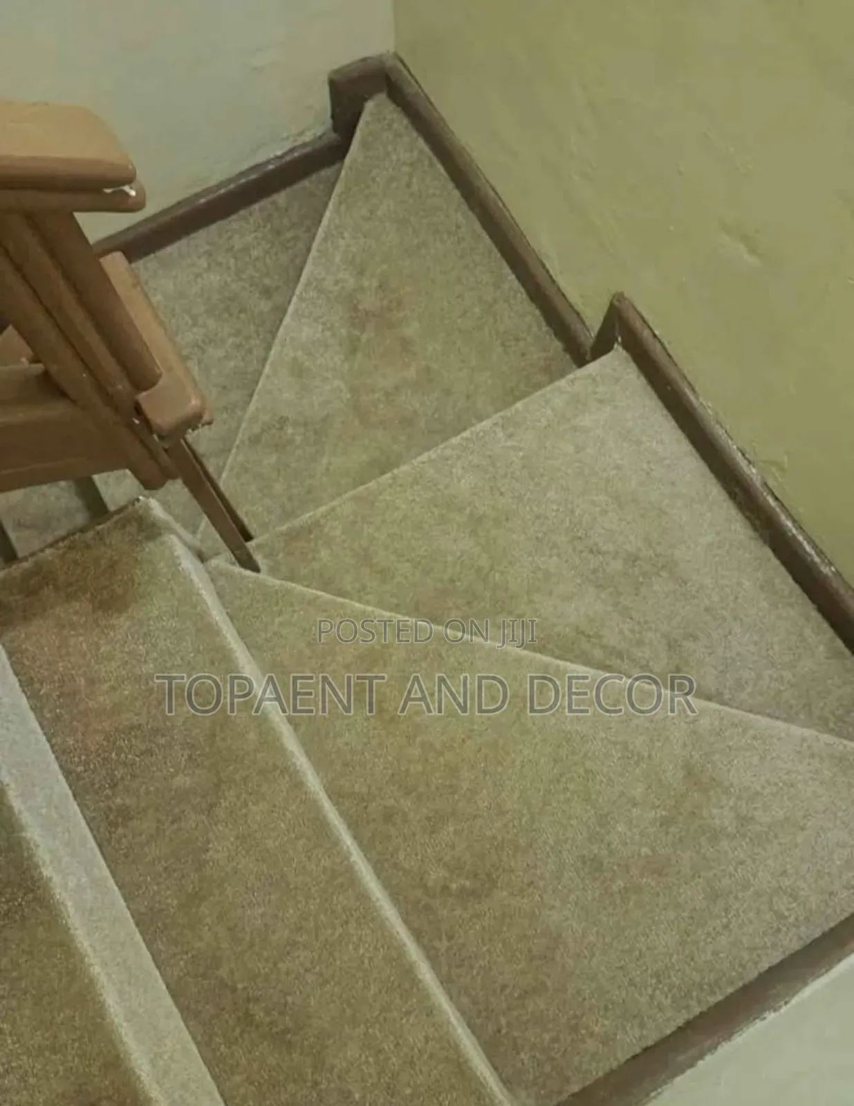 Well Stairs Designed Wall to Wall Carpet