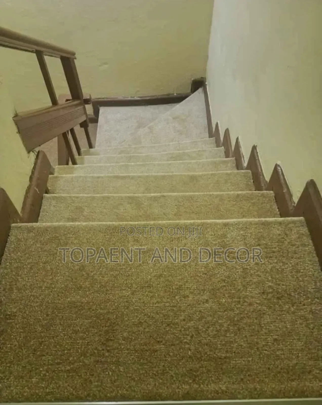 Classic Staircase Wall to Wall Carpet With Timeless Look