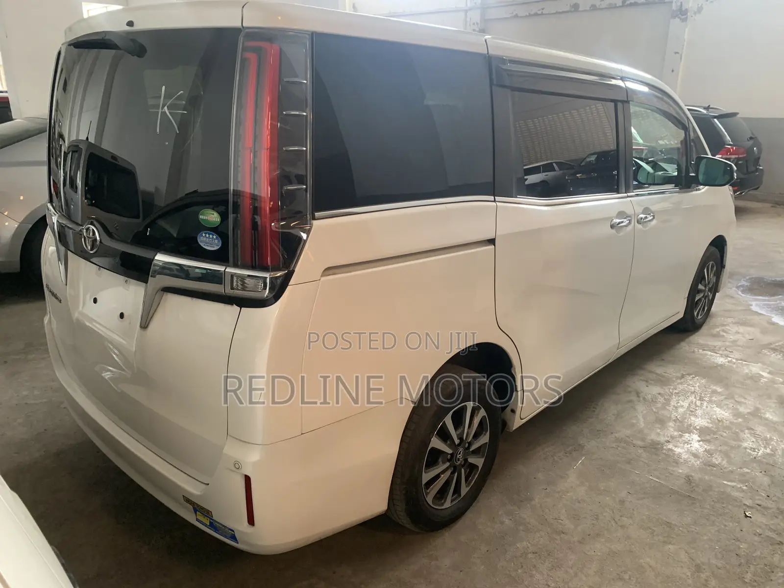 Toyota Esquire 2.0 FWD (7 seater) 2018 Off white