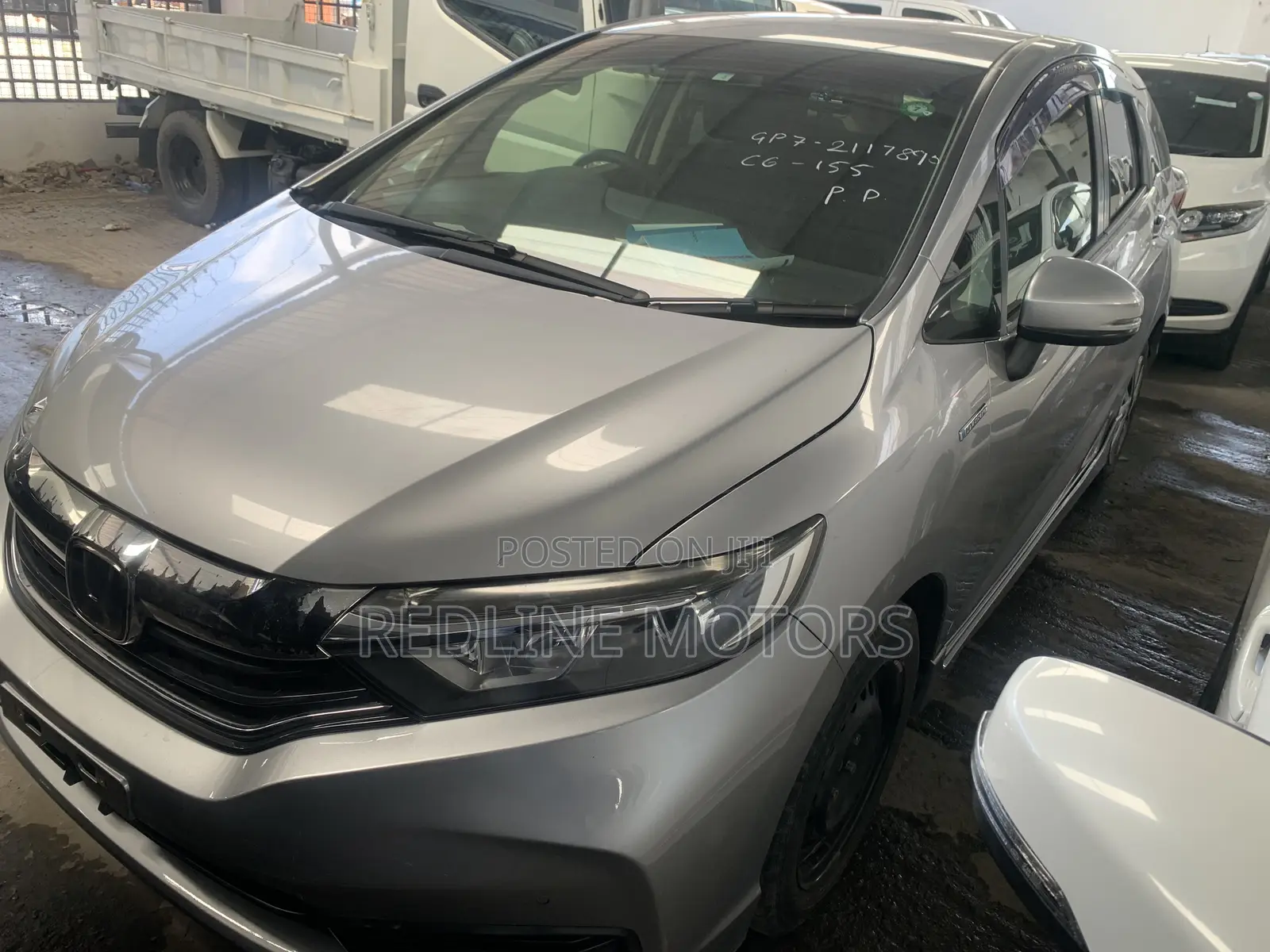 Honda Fit Shuttle 1.5 Hybrid 2WD 2018 Silver