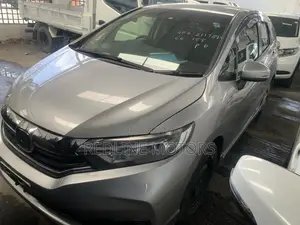 Honda Fit Shuttle 1.5 Hybrid 2WD 2018 Silver