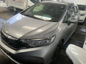 Honda Fit Shuttle 1.5 Hybrid 2WD 2018 Silver