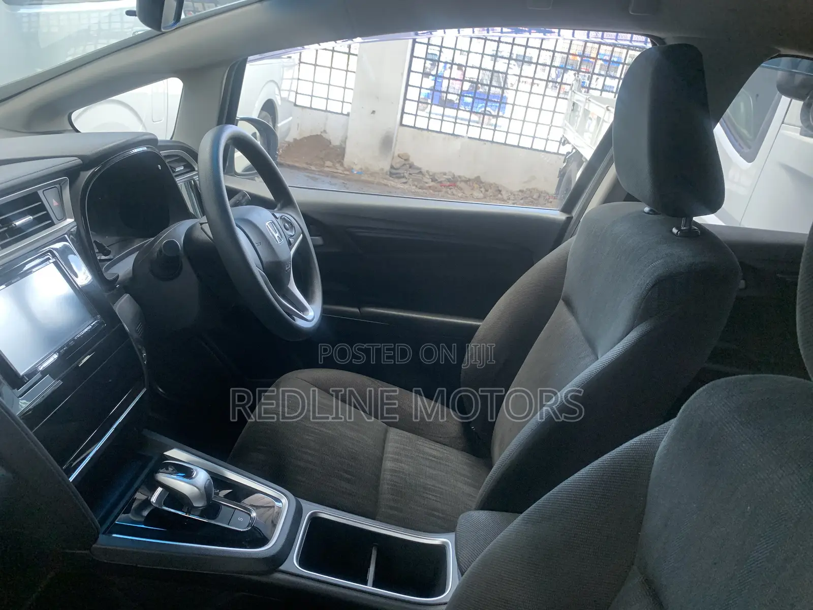 Honda Fit Shuttle 1.5 Hybrid 2WD 2018 Silver